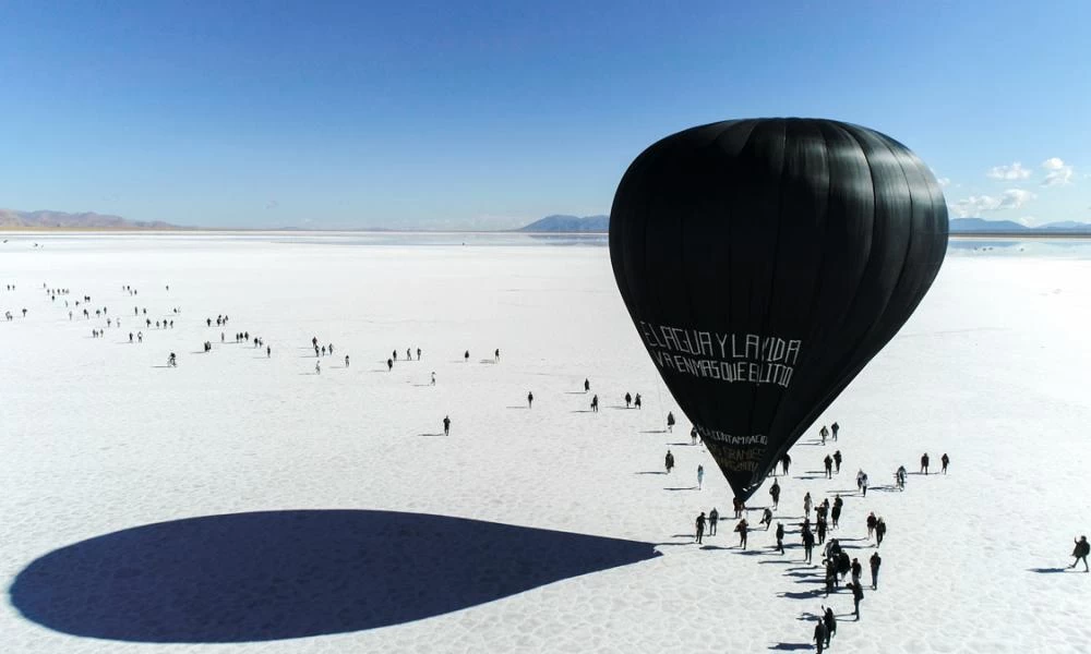 Πτήση με αερόστατο που πετά με υπεριώδη ακτινοβολία του ήλιου